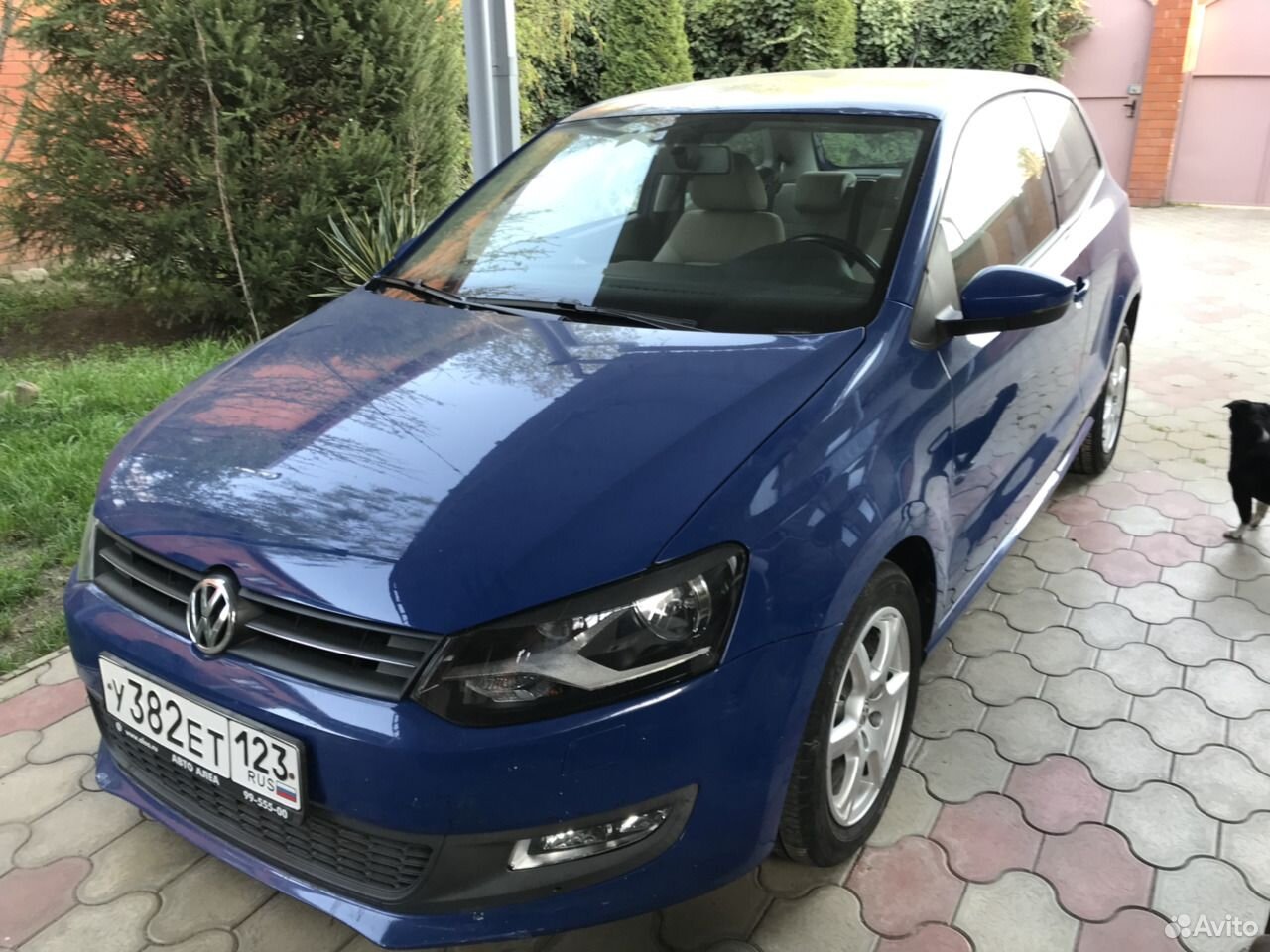 Volkswagen polo б у авито. Volkswagen Polo хэтчбек синий. Фольксваген поло 2010 хэтчбек синяя. Поло хэтчбек 97. Фольксваген поло автомат синий хэтчбек.