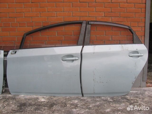 Дверь Toyota Prius ZVW30