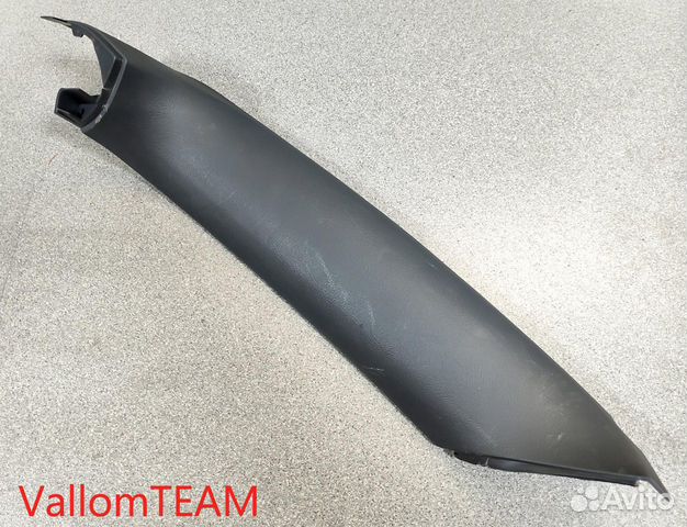 Лот T129 Обшивка двери багажника задняя правая VW