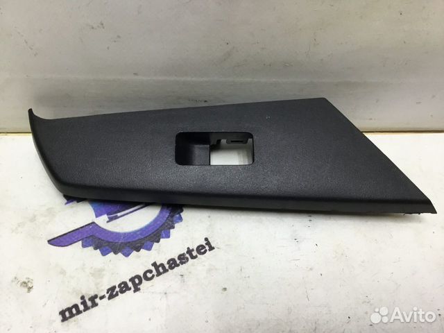 Накладка кнопки стеклоподъемника правая Mazda 3 BL
