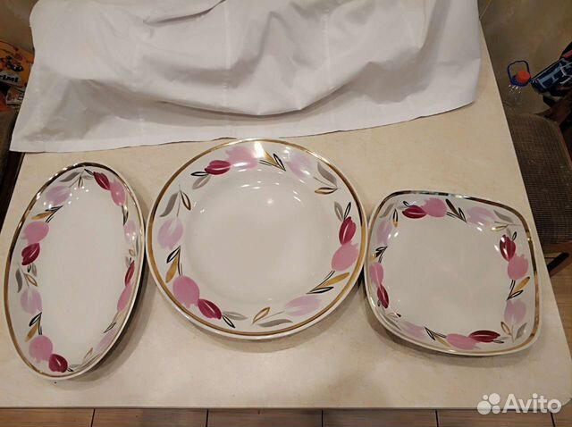 Набор столовой посуды, сервировочные блюда