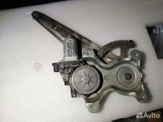 Стеклоподъемник задний левый Toyota Hilux