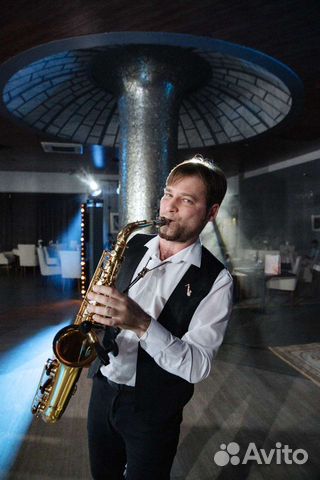 Саксофонист / музыкант на мероприятие