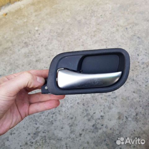 Ручка двери правой, салонная