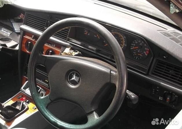 Разбираю Mercedes W201 190 б/у