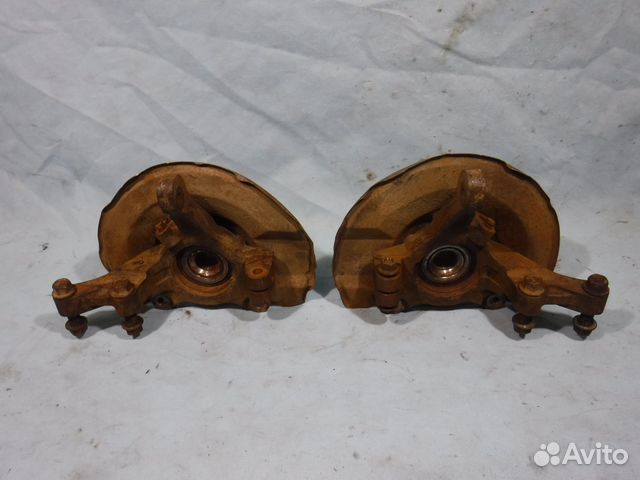 Поворотный кулак левый Lancer 10 / Лансер