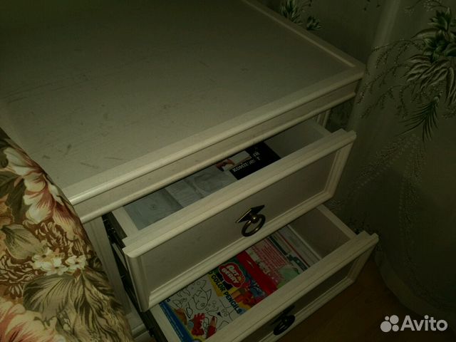 Прикроватные тумбы