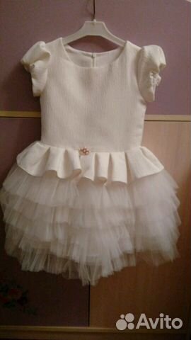 Много красивых платьев Много красивых платьев