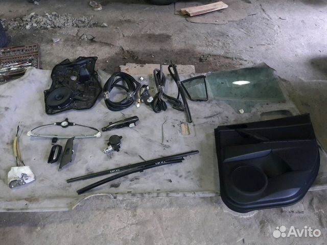 Детали задней правой двери Мазда 3 BL Детали задней правой двери Мазда 3 BL