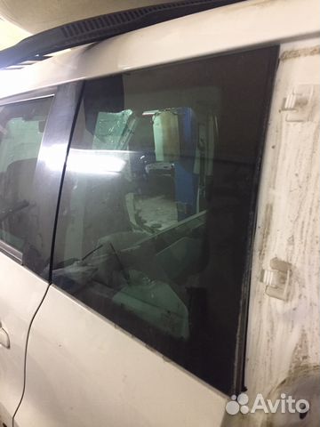 Заднее стекло левое правое Шкода Йети