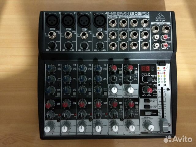 Микшерный пульт с эффектами Behringer Xenyx 1202FX