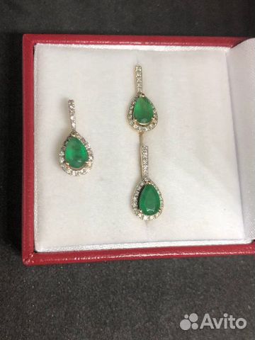 Серьги и кулон с изумрудами и бриллиантами Серьги и кулон с изумрудами и бриллиантами