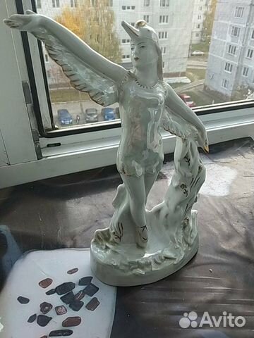 Фарфоровая фигурка 