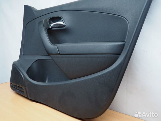 Обшивка двери передней правой VW Polo Обшивка двери передней правой VW Polo