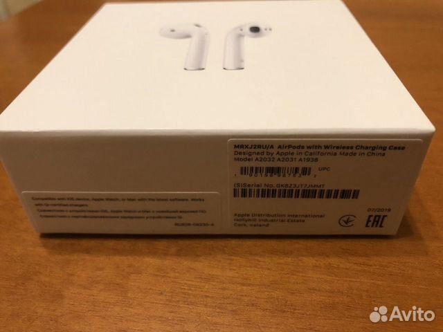 Наушники AirPods с беспроводным зарядным футляром Наушники AirPods с беспроводным зарядным футляром