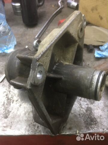 Кронштейн промежуточного вала Range Rover Vogue 3 Кронштейн промежуточного вала Range Rover Vogue 3