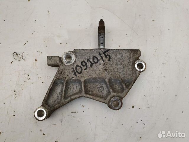 Кронштейн двигателя правый 216702F000 Hyundai IX35