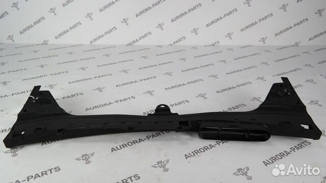 Воздухозаборник на передней панели Mercedes C-Klas