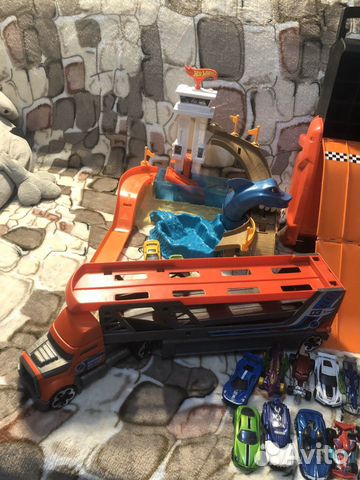 Hot Wheels гараж, автовоз пускатель, акула