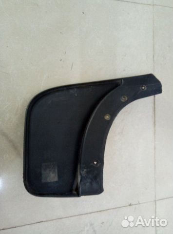 Брызговик задний правый Volkswagen Touareg 2 Брызговик задний правый Volkswagen Touareg 2