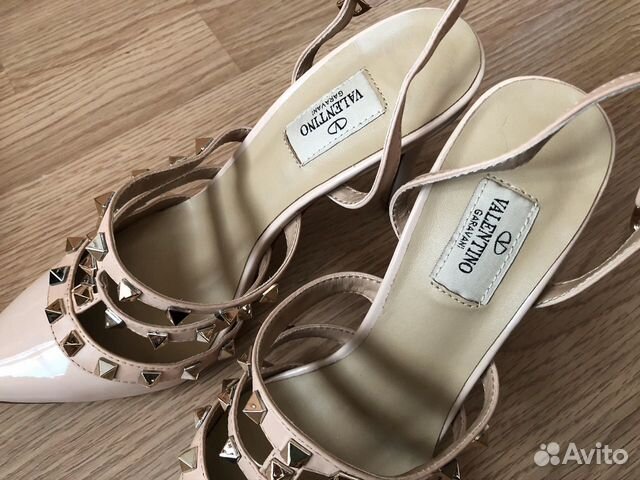 Новые босоножки Valentino Garavani Rockstud Новые босоножки Valentino Garavani Rockstud