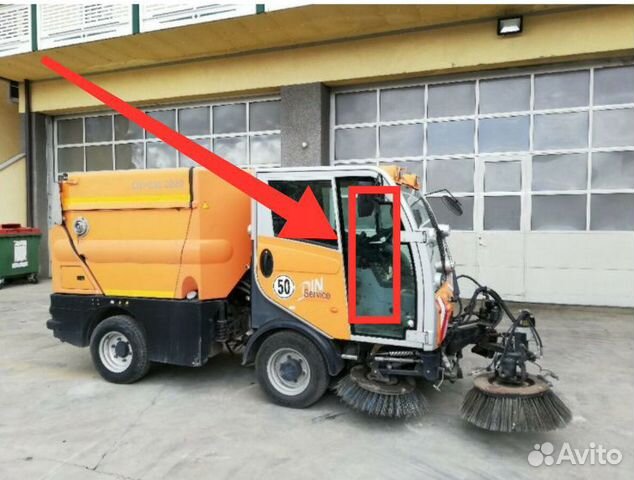 Стекло дверное правое на Bucher CityCat 2020 Стекло дверное правое на Bucher CityCat 2020