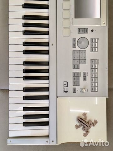 Korg M3 XPanded 61 + раб. место