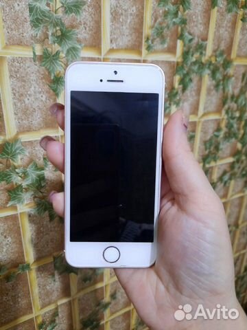 Телефон iPhone SE 32 Телефон iPhone SE 32