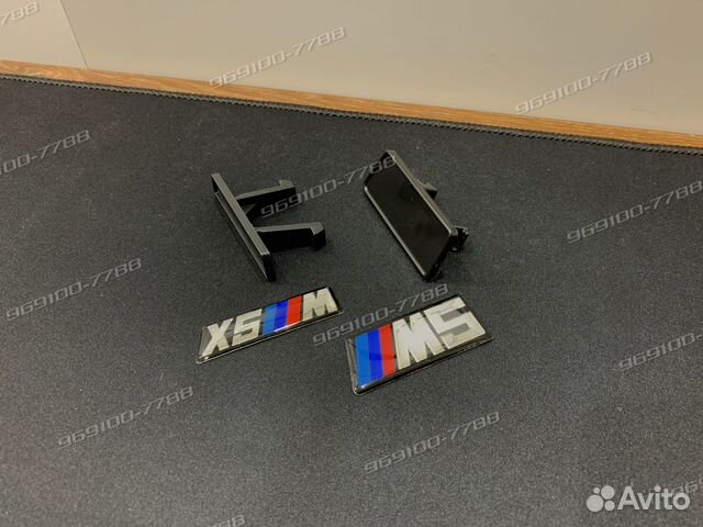 Эмблема решетки радиатора BMW M5 G30, X5M F15 Эмблема решетки радиатора BMW M5 G30, X5M F15