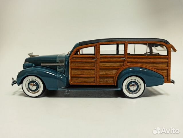 Chevrolet Woody Station Wagon, green / brown 1:18