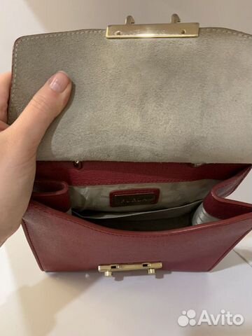 Женская сумка Furla с длинной цепочкой 17*20*8 см Женская сумка Furla с длинной цепочкой 17*20*8 см