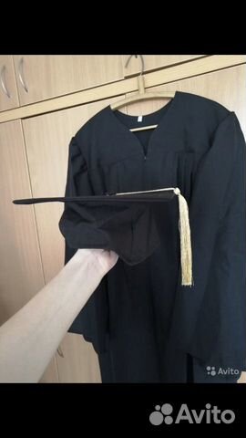 Мантия и шапочка выпускника Мантия и шапочка выпускника
