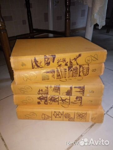 Продам детскую энциклопедию,1959 год,10 томов.1000 Продам детскую энциклопедию,1959 год,10 томов.1000