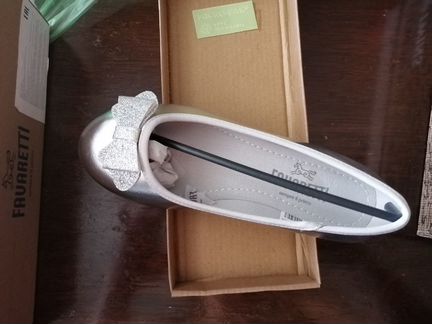 Нарядные туфли для девочки новые