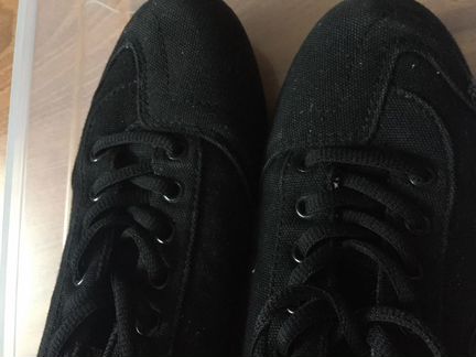 Кроссовки женские