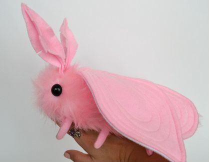 Розовый пушистик. Плюшевая моль