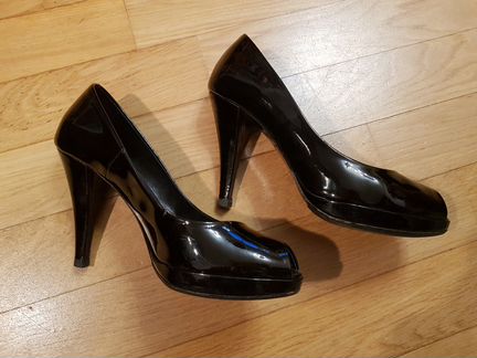 Черные лаковые туфли Loriblu