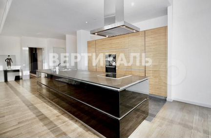 3-к квартира, 200 м², 54/74 эт.