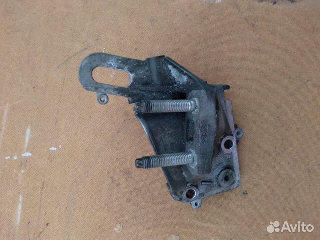 Кронштейн двигателя правый Ford Focus 3 pnda 2013