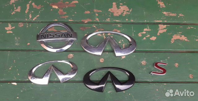 Шильдик Infiniti