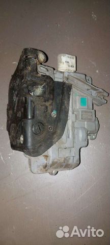 Замок двери задний правый на Volkswagen Passat B6