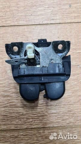 Замок Крышки багажника Ауди А4 В6 универсал