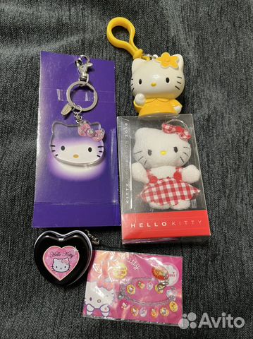 Hello Kitty мерч, журналы, альбом для наклеек