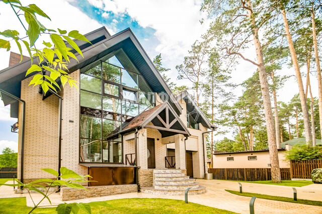 Коттедж 333 м² на участке 6 сот.