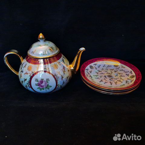 Чайник и блюдца