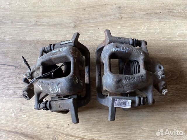 Peugeot 407 передние суппорта L-R