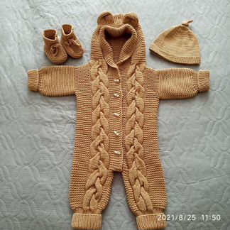 Вязаный комплект для новорожденного