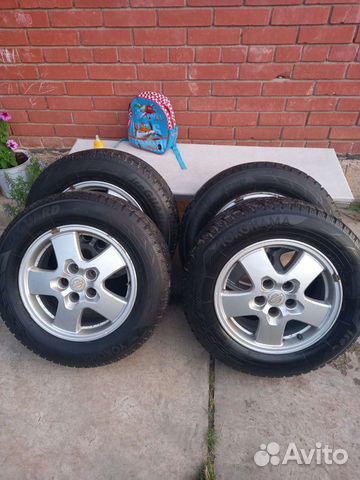 Yokohama Ice Guard Stud IG55 215/65 R16