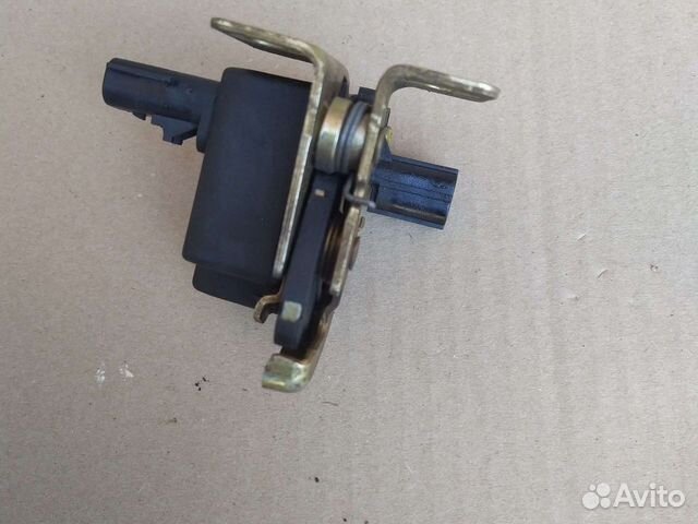 Замок стекла багажника Jeep grand Cherokee WJ