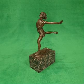 Бронзовая статуэтка Бегун